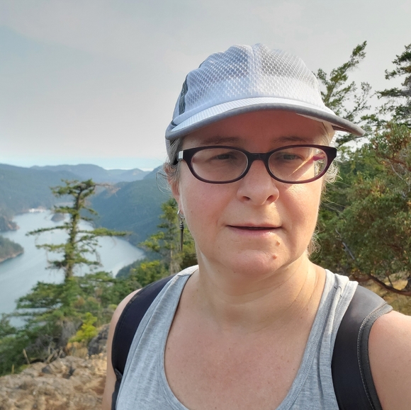 Meet your Posher, Ina - Picture 1 of 1